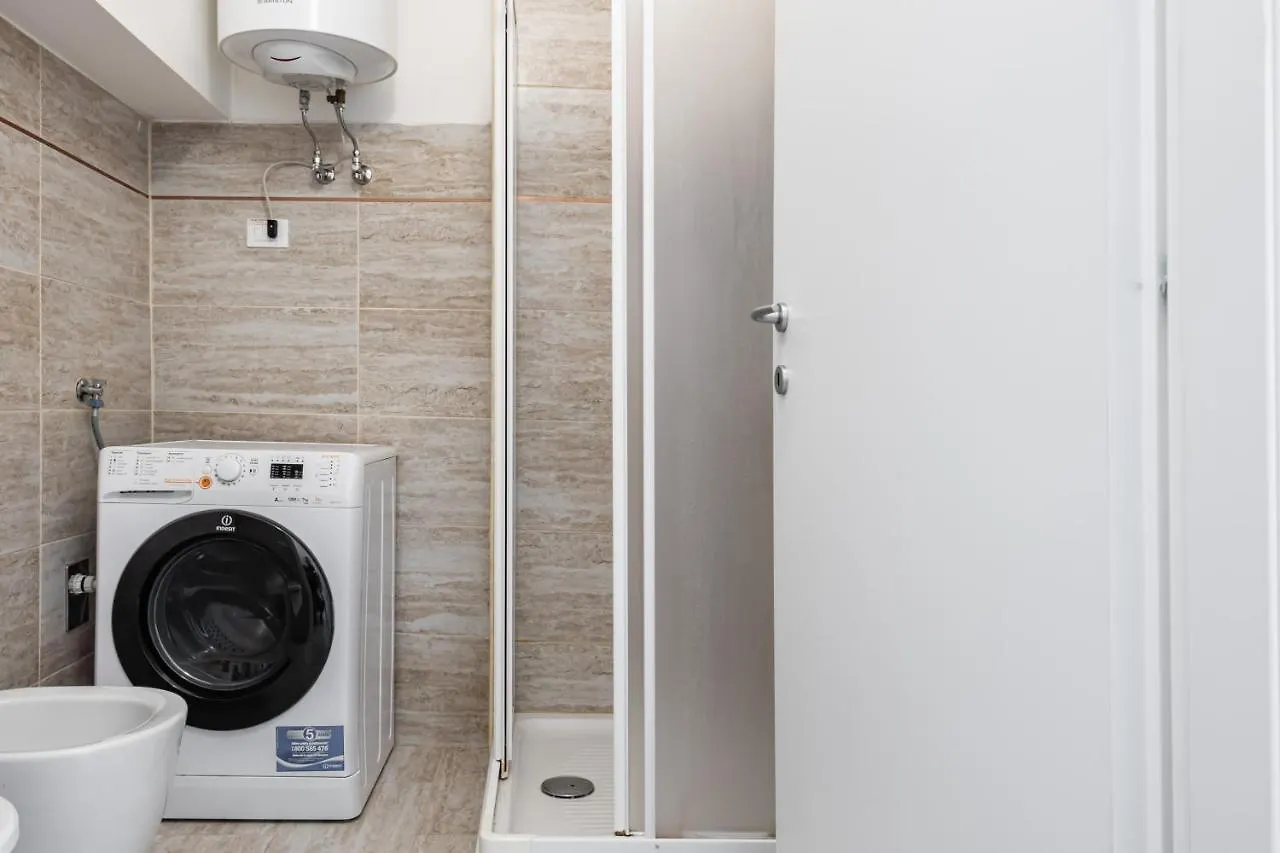 Apartment Relstay - Porta Romana - Large Studio Milan Italy