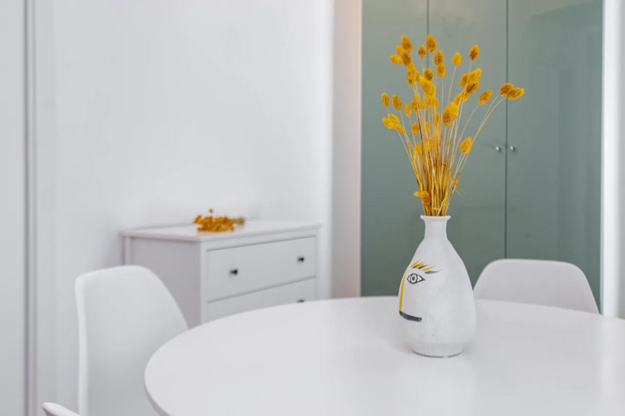 Relstay - Porta Romana - Large Studio Milan 0*,  Italy