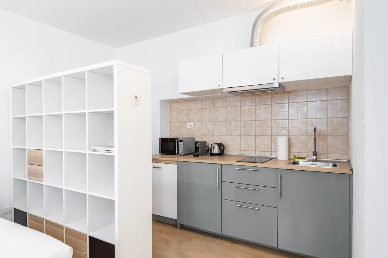 Apartment Relstay - Porta Romana - Large Studio Milan